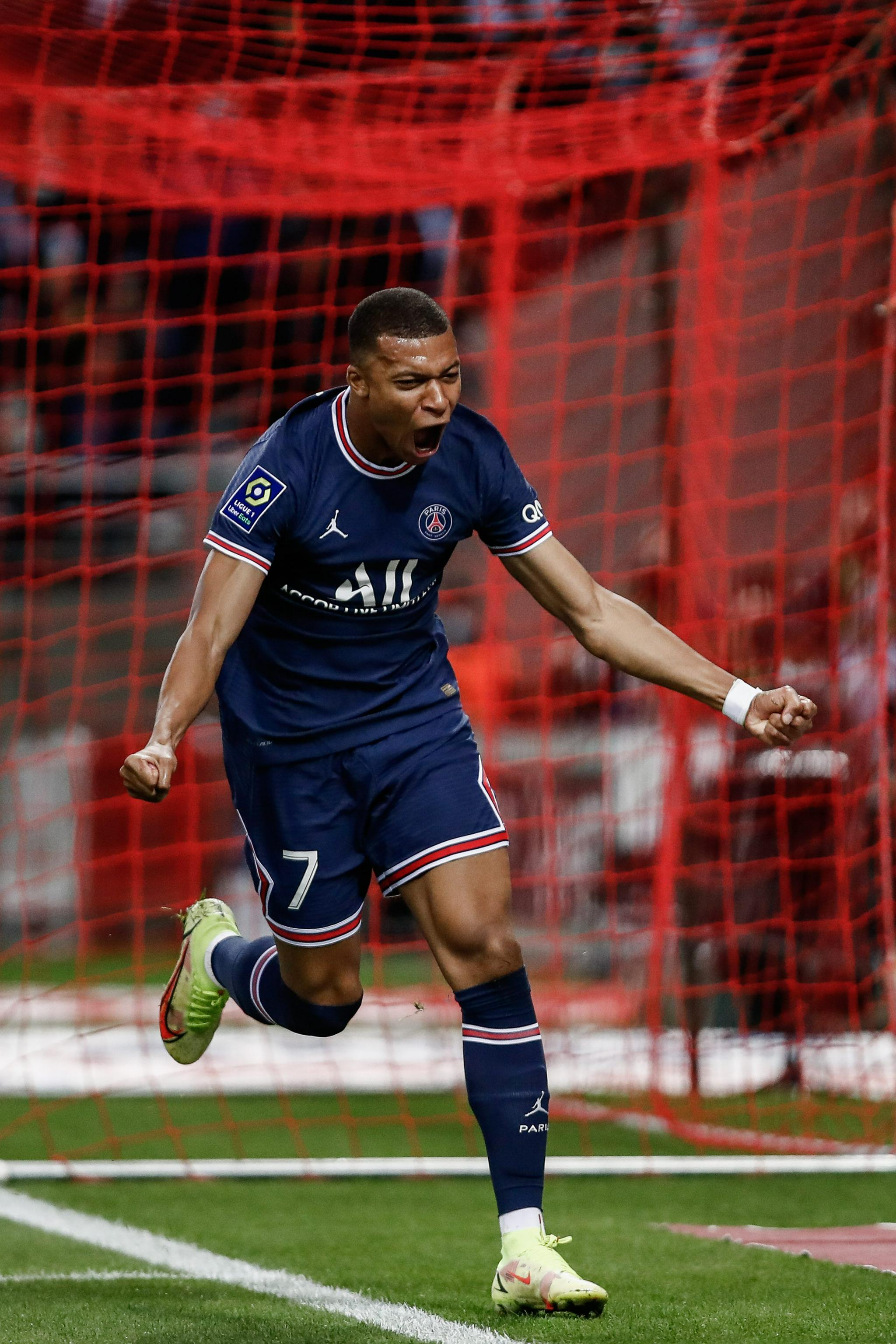 布伦森赛后调侃，若任市长将放任偷哈特手表者（布伦森赛后打趣：若当市长，将对偷走哈特手表者不予追究）