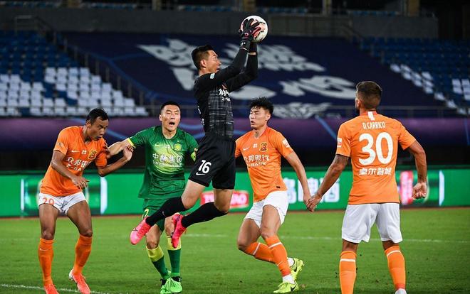 记者：弟媳未能得到米兰高层信任，与波尔图谈判进入细节阶段（记者称米兰高层难以信任弟媳，转会波尔图谈判已推进至细节阶段）