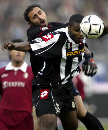 队报：法国队世界杯26人大名单已经确定16人，竞争很激烈（队报：法国队26人世界杯名单已锁定16席，剩余名额竞争激烈）