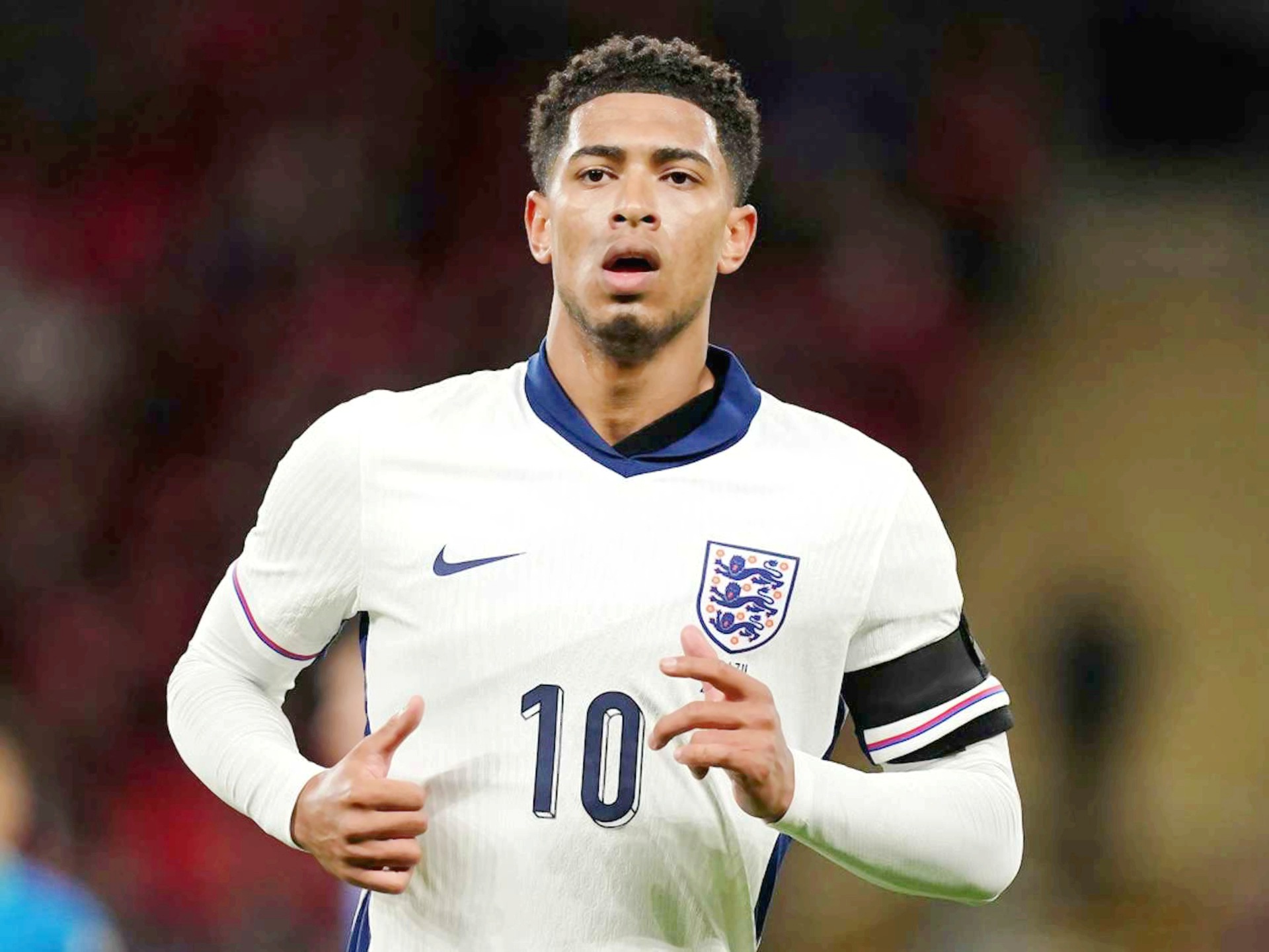 西蒙尼：圣吉罗斯联合擅长利用球员速度，我们必须主动去争胜（西蒙尼：圣吉罗斯联合速度优势明显，我们必须主动出击争取胜利）