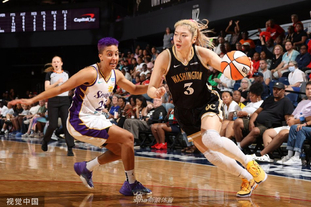 没有技巧全是感情，弗兰克告别演讲深情演唱《月亮代表我的心》（弗兰克告别演讲：不靠技巧，深情献唱《月亮代表我的心）