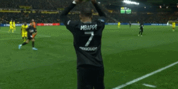 欧冠联赛战术分析：曼联攻防策略（欧冠战术解读：曼联攻守之道）